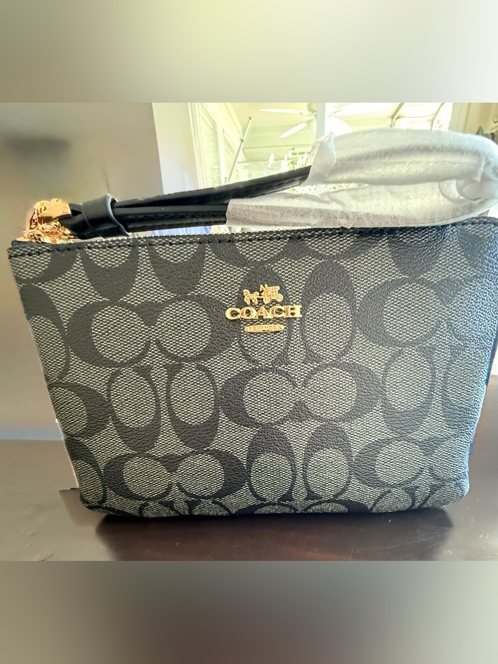 Coach NWT 3-Piece Gift Set
Mini Crossbody, Wristlet & Card
Holder/Keychain - Picture 7 of 16